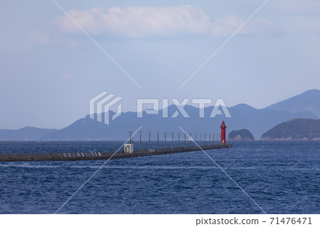一封信防波堤和紅色燈塔 一封信防波堤和紅色燈塔 71476471