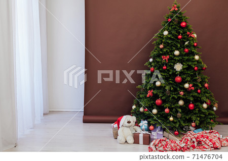 interior of the house with Christmas green Christmas tree decorations and gifts interior of the house with Christmas green Christmas tree decorations and gifts 71476704