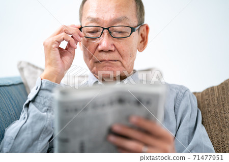 Senior men reading newspaper Senior men reading newspaper 71477951