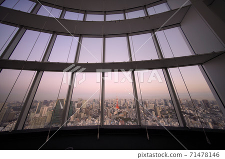 日本的東京城市景觀六本木新城的東京塔和摩天大樓的景色 日本的東京城市景觀六本木新城的東京塔和摩天大樓的景色 71478146