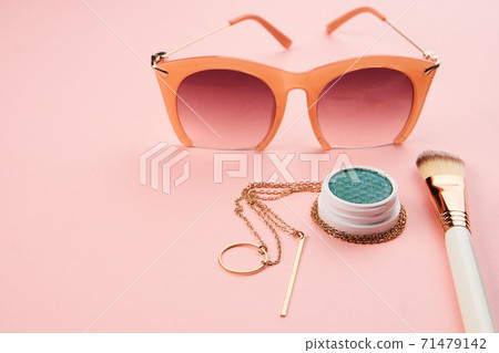 eyeshadow makeup brushes collection professional cosmetics accessories on pink background eyeshadow makeup brushes collection professional cosmetics accessories on pink background 71479142