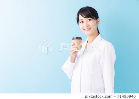 白大褂喝的女人 白大褂喝的女人 71480940