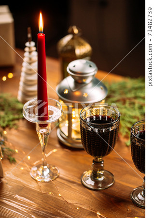 Festive decorated table with mugs of glintwine 71482739
