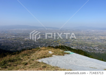 久留米美濃山脈的滑翔機山峰 71483713