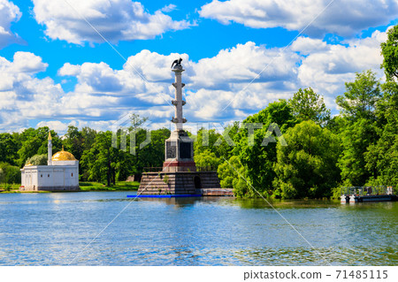 Chesme column and Turkish Bath pavilion in the Catherine Park in Tsarskoye Selo, Pushkin, Russia 71485115
