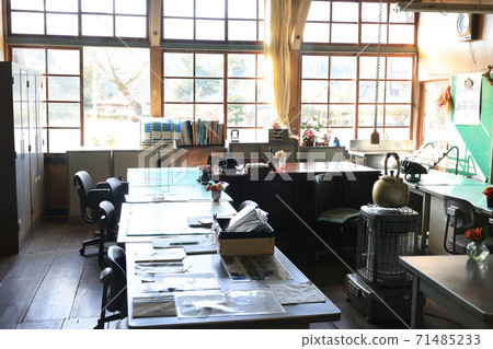 Former Uwaoka Elementary School staff room 71485233