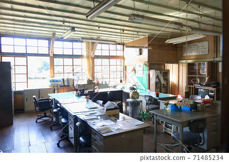 Former Uwaoka Elementary School staff room 71485234