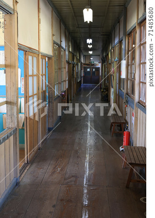 前上岡小學走廊 前上岡小學走廊 71485680