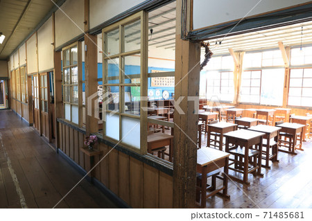 前上岡小學走廊 前上岡小學走廊 71485681