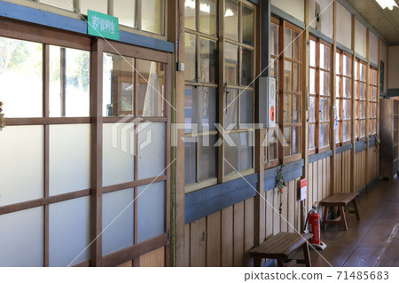 前上岡小學走廊 前上岡小學走廊 71485683