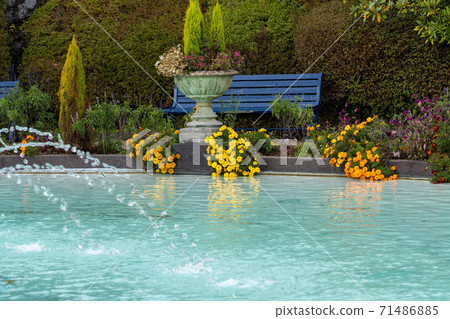 秋天在箱根漫步 71486885