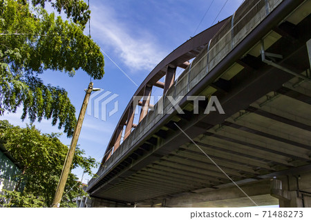 九州新幹線:從下方仰望北岡公園天橋(盧勢橋) 九州新幹線:從下方仰望北岡公園天橋(盧勢橋) 71488273