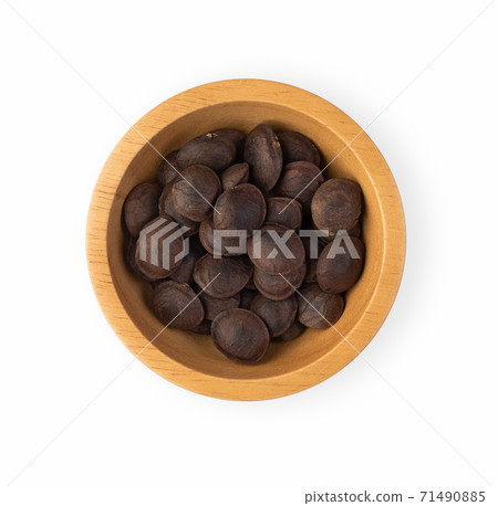 Top view of sacha inchi peanut seed in wooden bowl on white background. 71490885