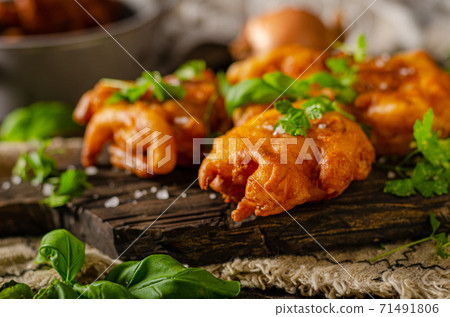 Delicious and simple onion bhaji Delicious and simple onion bhaji 71491806