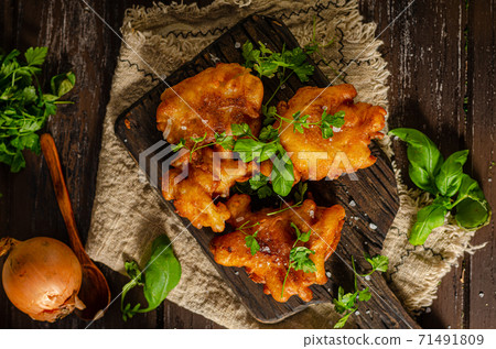 Delicious and simple onion bhaji 71491809