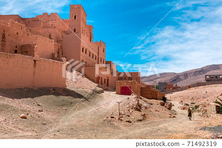 Daytime wide angle shoot of Adobe House Village in the Draa Valley, Morocco. 71492319