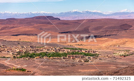 Daytime wide angle shoot of a town and the Atlas Mountains in the background, Morocco. 71492325
