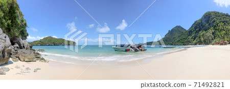 A tourist speedboat moored on the beach on the Ang Thong Islands in Thailand 71492821