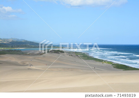 Sand dunes sea Fiji 71493819