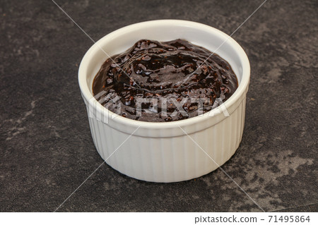 Black Pepper sauce in the bowl 71495864