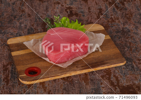 Raw tuna steak Raw tuna steak 71496093