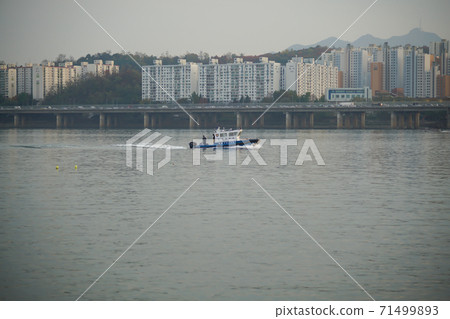 Han River, Seoul 71499893
