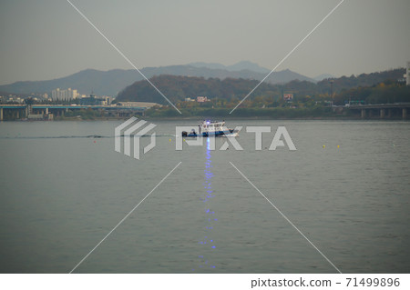 Han River, Seoul 71499896