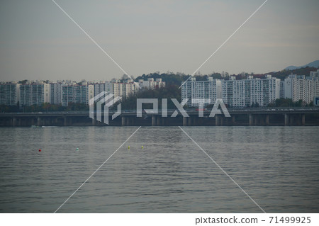 Han River, Seoul 71499925