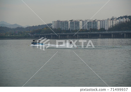 Han River, Seoul 71499937