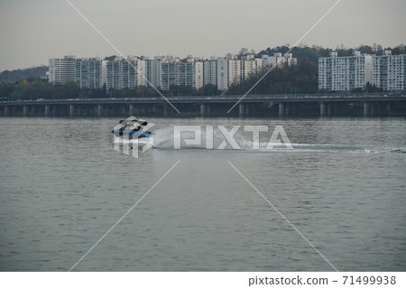 Han River, Seoul 71499938