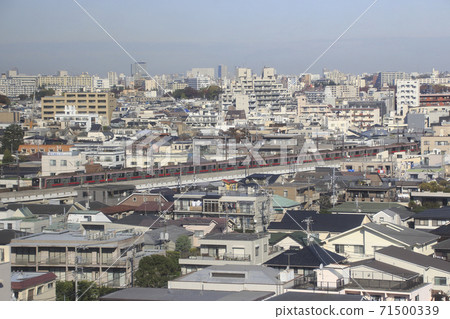 Tokyu Toyoko Line 5050 series that goes near Gakugei University 71500339