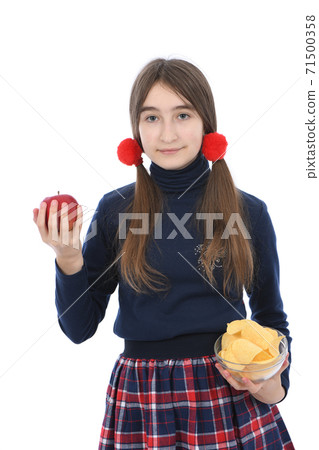 Pre-adolescent girl with chips Pre-adolescent girl with chips 71500358