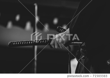 Swordplay demonstration 71503383