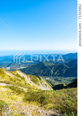 Mountain climbing in early autumn (landscape near the summit of the summer mountain climbing course) Mountain climbing in early autumn (landscape near the summit of the summer mountain climbing course) 71503662