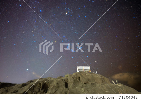 Look up at the starry sky Look up at the starry sky 71504045