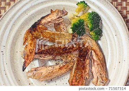自製，自製烤雞“鹽烤雞翅”彩色鉛筆素描樣式 71507314