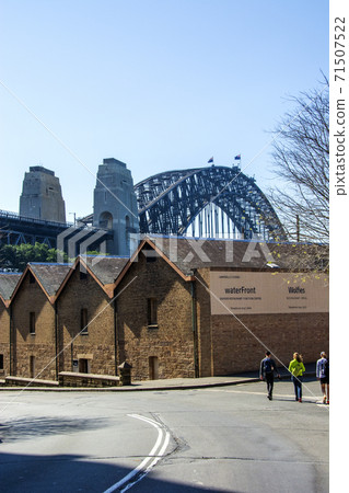 從悉尼市看到的海港大橋 從悉尼市看到的海港大橋 71507522
