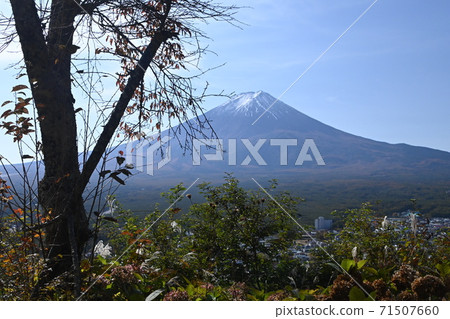 富士山景觀滴答作響的山 富士山景觀滴答作響的山 71507660