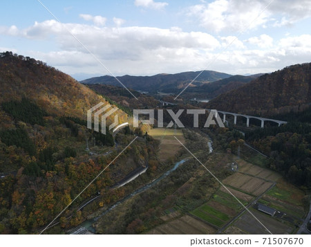 里山的秋天風景 里山的秋天風景 71507670