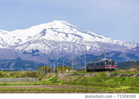 Mt Chokai And Uetsu Line Train Sakata City Stock Photo