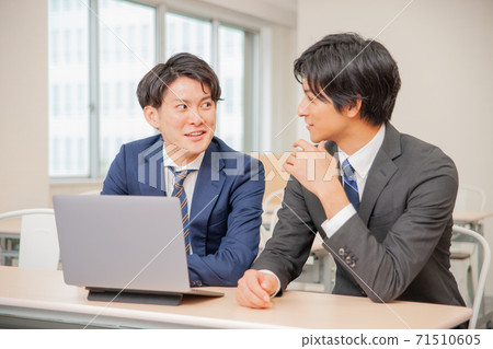 business people having a meeting business people having a meeting 71510605