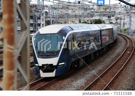 Tokaido Line Between Ofuna and Totsuka Moritokuji Overpass Humanitarian Bridge 71511588