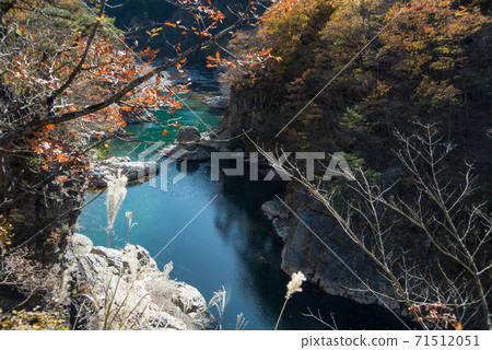 在一個晴朗無雲的秋日,我去了“ Kinugawa Onsen”,從清晨起我就和Nikko Toshogu一起走了。 在一個晴朗無雲的秋日,我去了“ Kinugawa Onsen”,從清晨起我就和Nikko Toshogu一起走了。 71512051