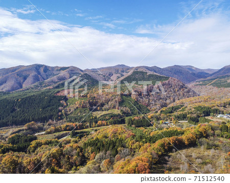 Mountain range seen from Shichikashuku in late autumn Drone photography Autumn leaves Shichikashuku Town, Miyagi Prefecture Mountain range seen from Shichikashuku in late autumn Drone photography Autumn leaves Shichikashuku Town, Miyagi Prefecture 71512540