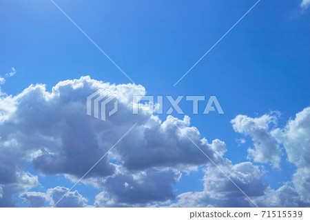  Blue sky and clouds 71515539