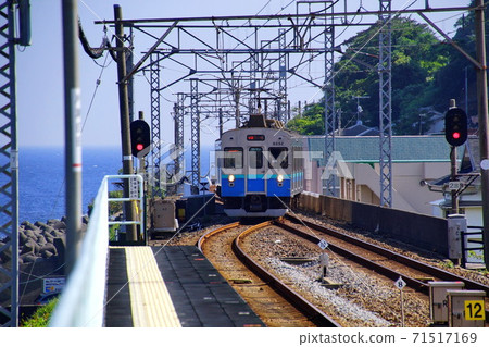片瀨白田站伊豆急行8000系列普通列車（靜岡縣東伊豆） 71517169