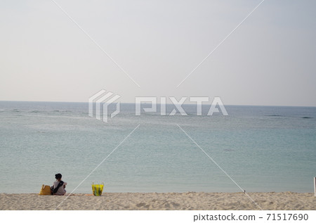 Woman looking at the wide sea 71517690