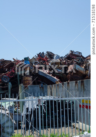 Abandoned miscellaneous goods 71518198