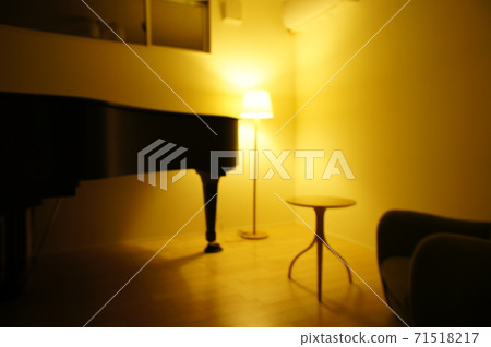 Image of a room with a grand piano 71518217