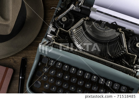old typewriter 71518485